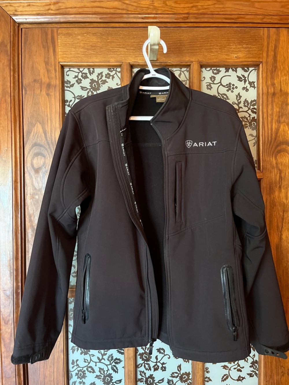 Ariat Men's Performance Softshell Jacket great condition. Could be unisex.